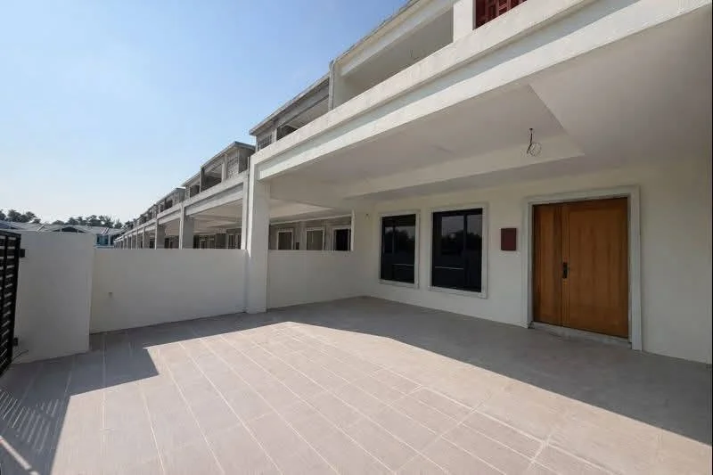 Pulai Height completed unit car porch and entrance, real photograph